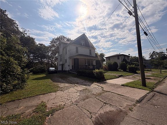 5th image of 569 Edgewood Ave