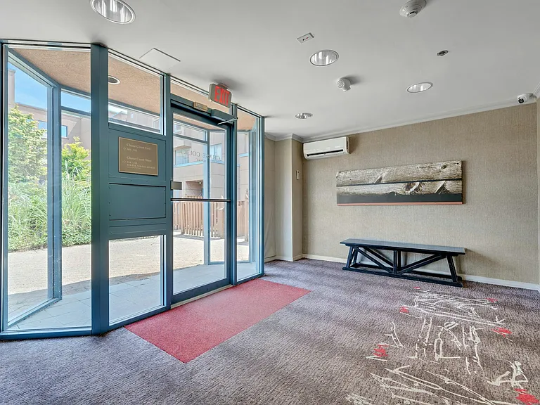 418 Chase Ct — Photo 3