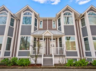 1005 W Grace St, Chicago, IL 60613