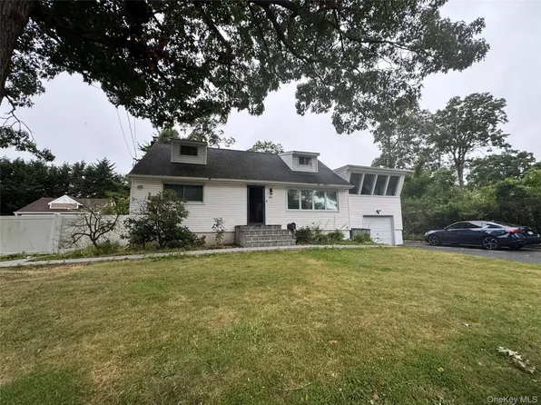 233 S 15th Street, Lindenhurst, NY 11757