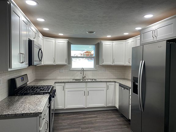 2nd image of 3747 River Park Dr