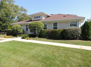 1284 Walnut Glen Dr, Crystal Lake, IL 60014