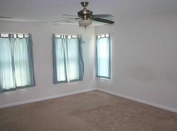 5th image of 391 Spruce Dr