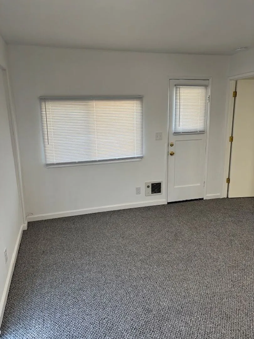 539C E. Newlove Drive — Photo 3