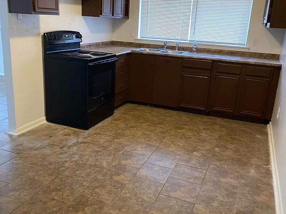 2nd image of 410 W Northgate Dr