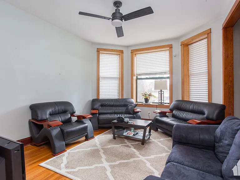 1538 W Wrightwood Ave #1 — Photo 2
