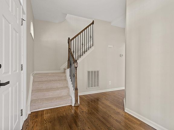 4th image of 17 Halehaven Dr