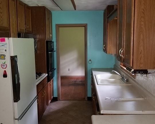 5th image of 415 Chelsea Ave