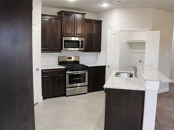 5th image of 621 Redwood Dr