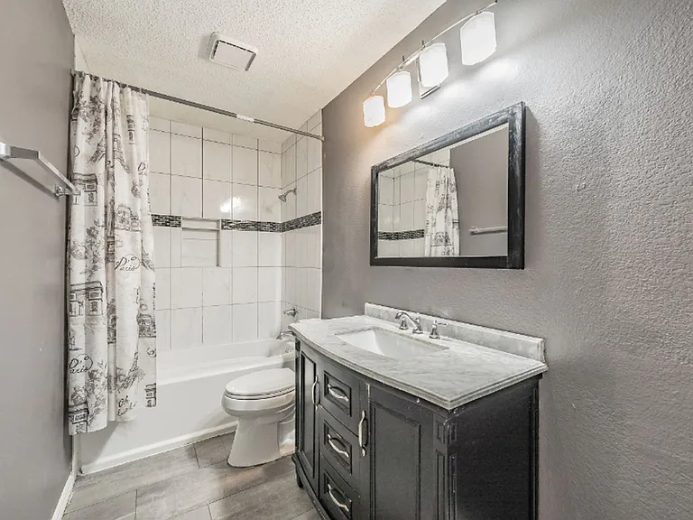 2136 Stoneridge Dr — Photo 29