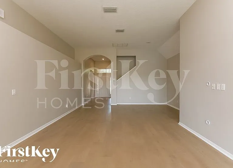 5710 Butterfield St — Photo 2