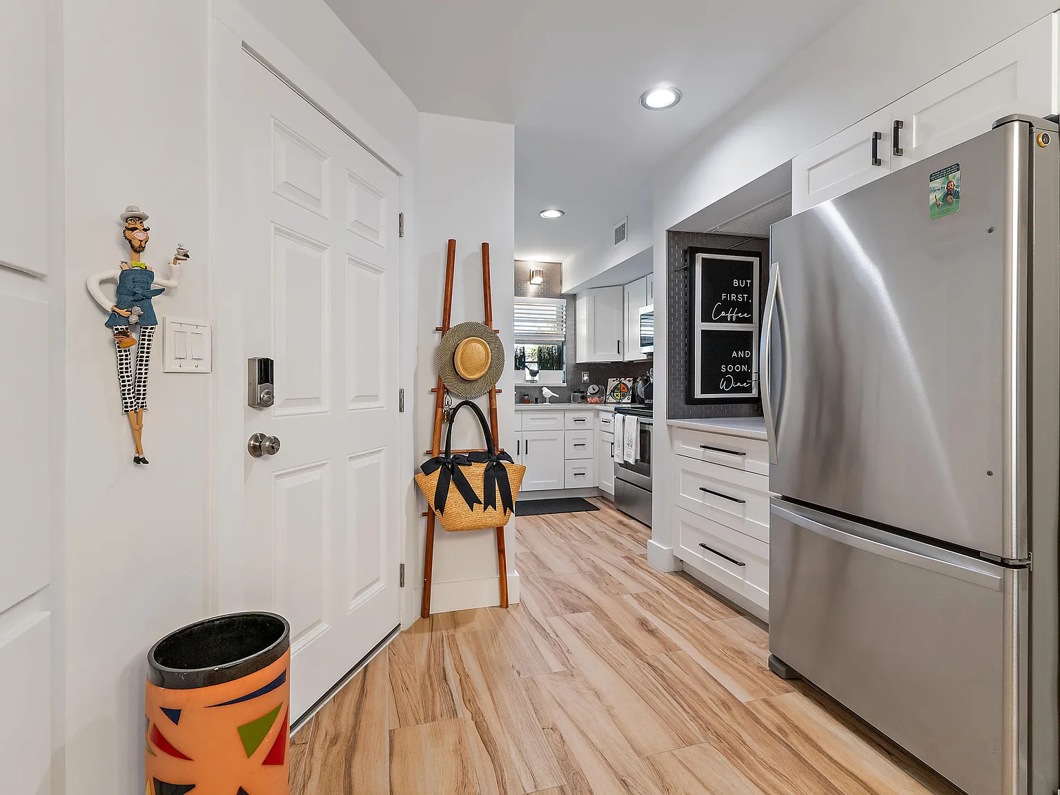 2 bed, 2.0 bath, 975 sqft, $6,500 — Photo 3