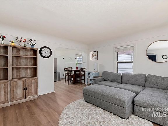 2nd image of 308 S Juniper St