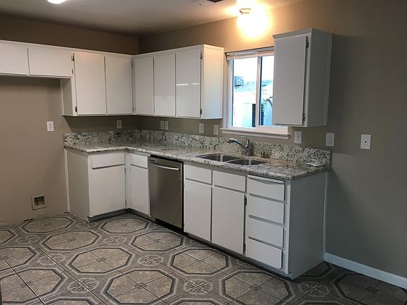 5th image of 1904 N Hall Ct