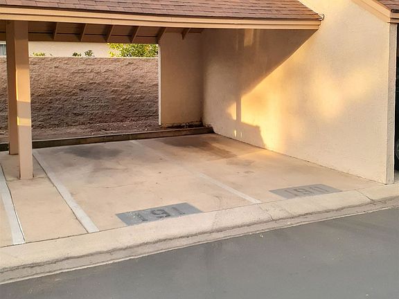 5th image of 10540 Lakeside Dr N Unit D