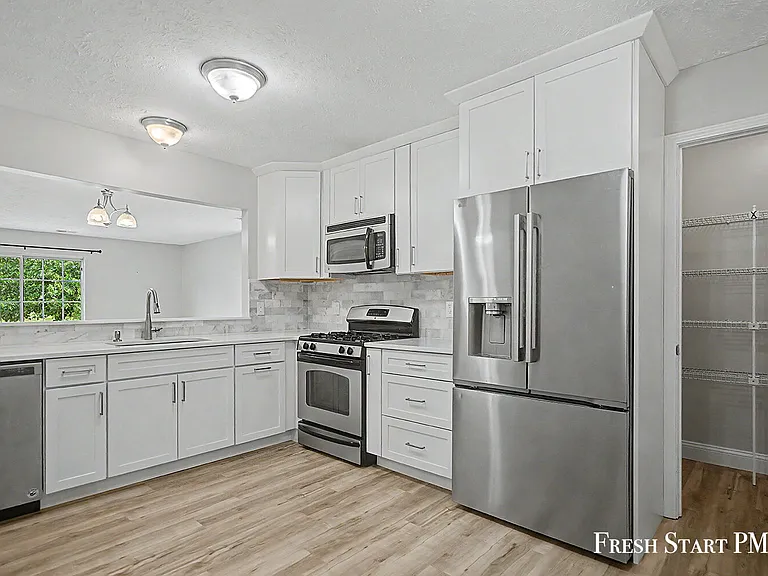 4051 Rivertown Ln SW — Photo 5