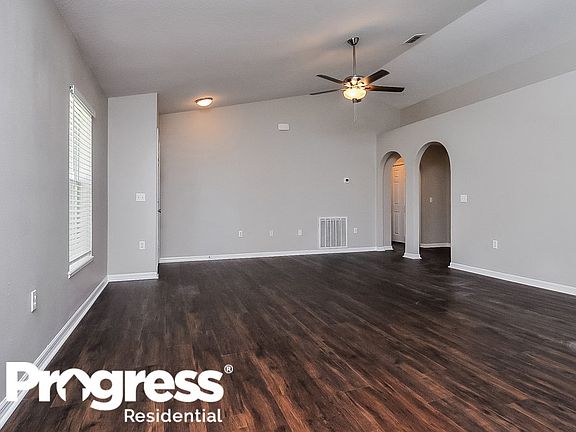 3rd image of 810 Brenton Leaf Dr