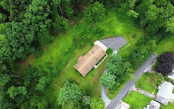 5th image of 423 Arch Dr