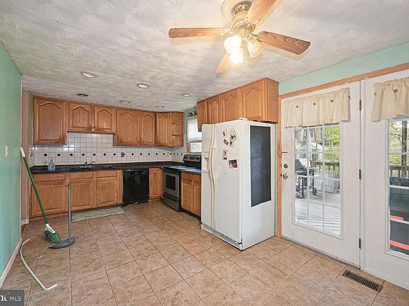 2nd image of 19204 Saint Johnsbury Ln