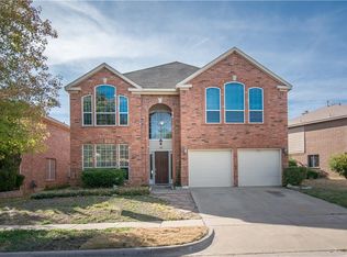 1041 Iron Horse Dr, Saginaw, TX 76131