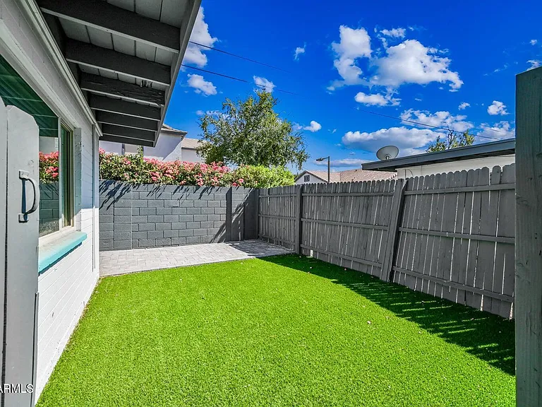 1518 W Colter St #5 — Photo 2