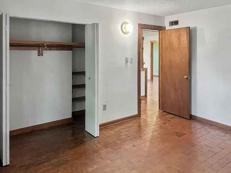 106 Pleasant Dr — Photo 11