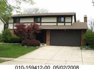2048 Atterbury Ave, Columbus, OH 43229