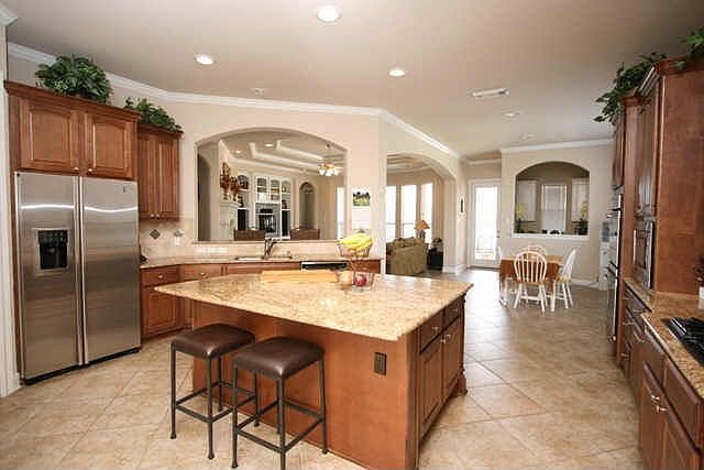 Huge granite & cherry kitchen with stainless appliances