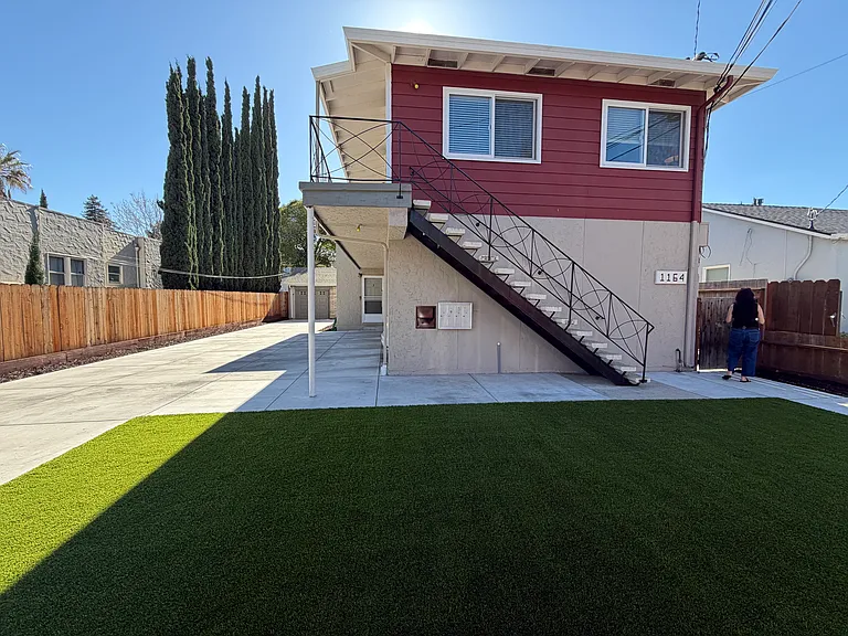 1164 Clinton St — Photo 1