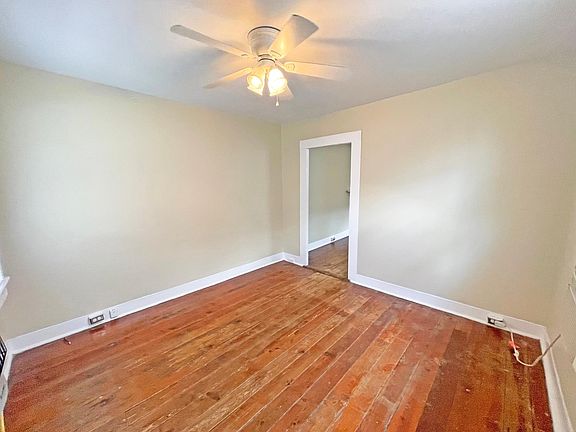2nd image of 1128 Hillary St