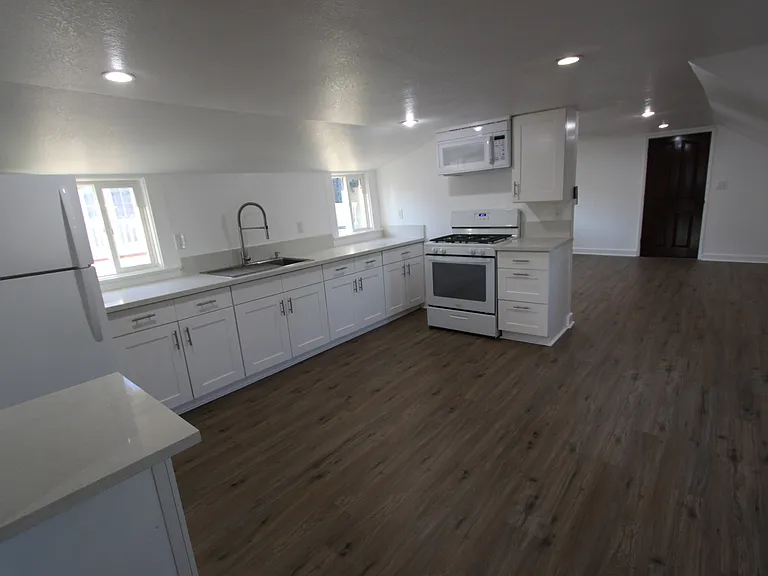 335 1/2 N Avenue 53 — Photo 17
