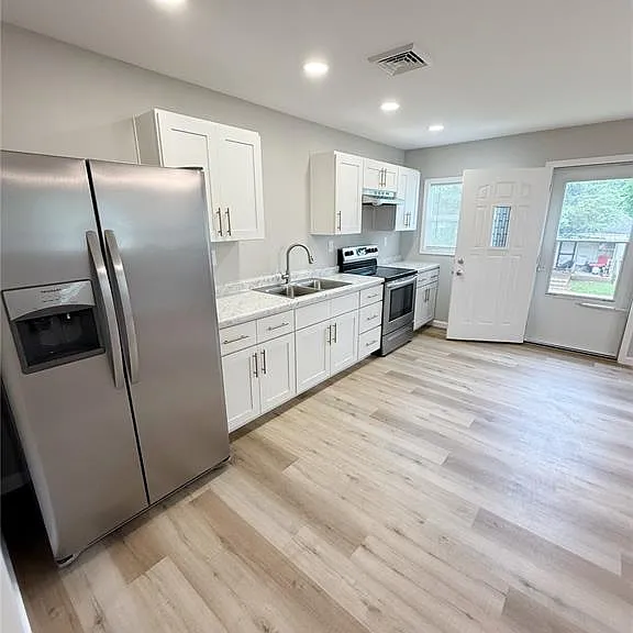 604 N Henderson St — Photo 3