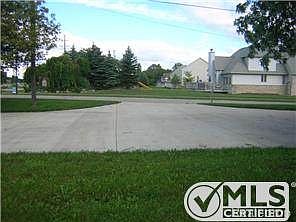 LARGE , LONG CONCRETE DRIVEWAY