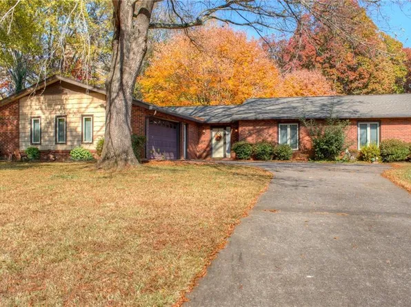 1011 Canyon Dr, Rural Hall, NC 27045