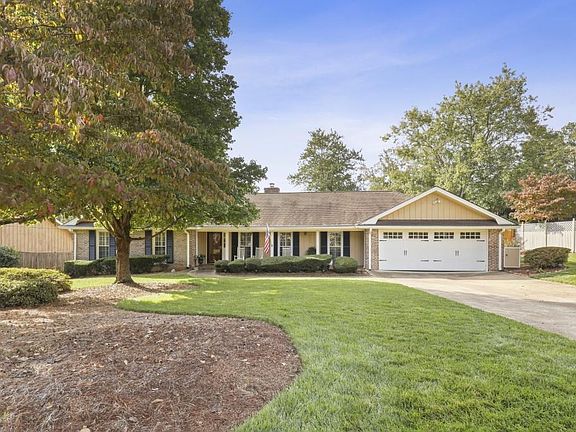 4th image of 215 Bent Grass Dr