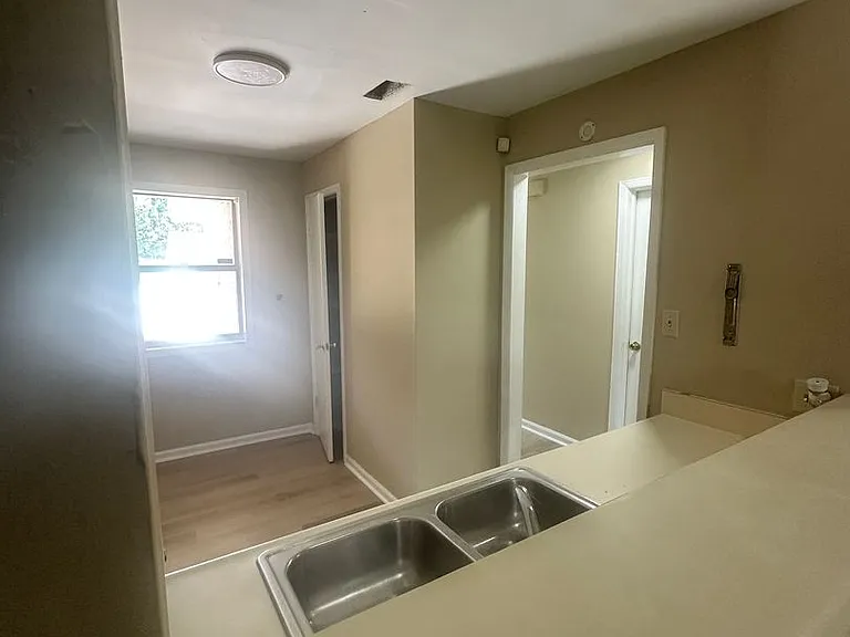 2738 Tyndall Dr — Photo 6