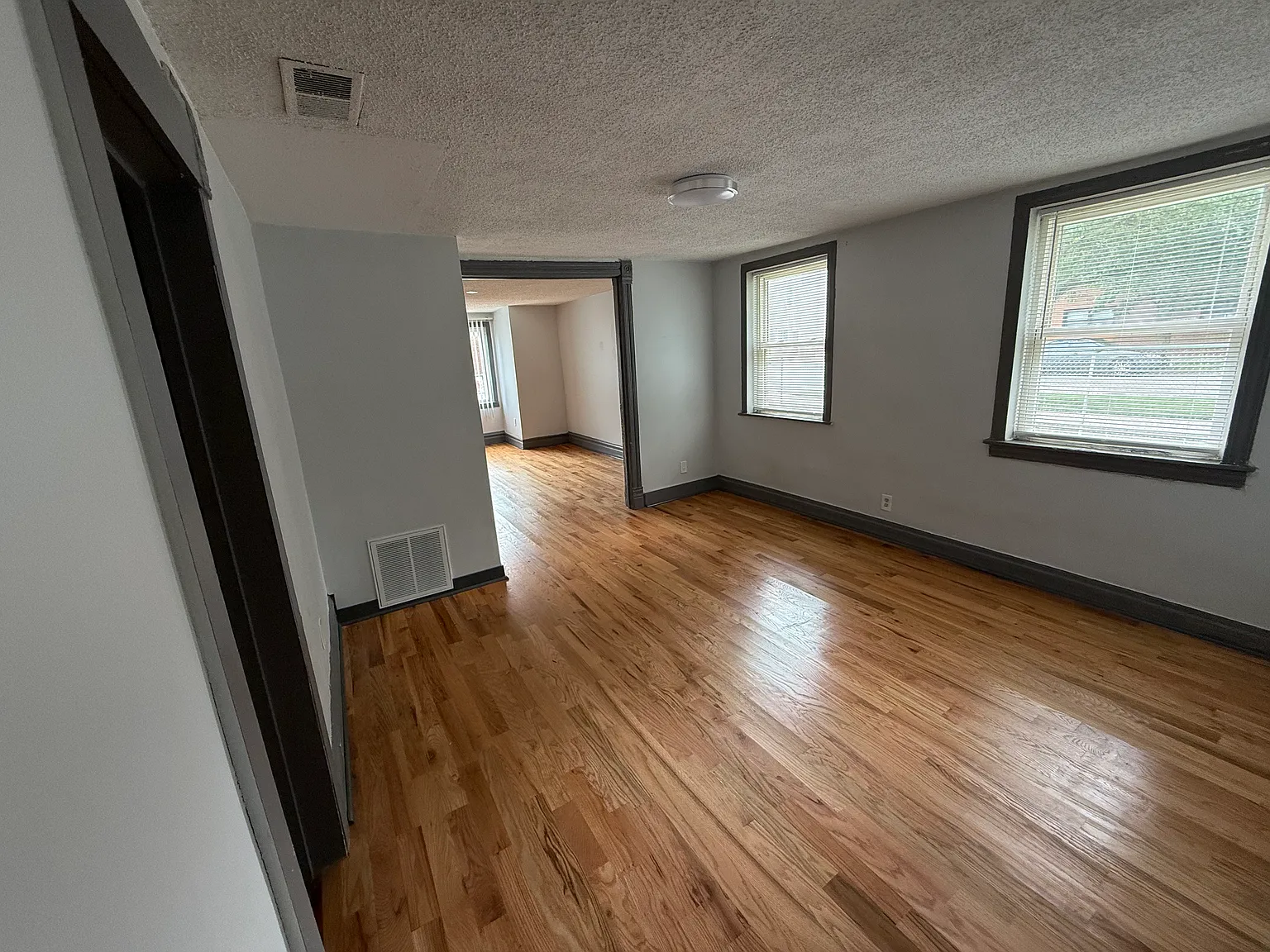 3 bed, 1180 sqft, $1,520 — Photo 1