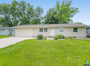 503 E 15th St, Dell Rapids, SD 57022
