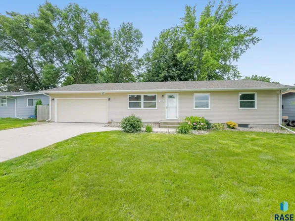503 E 15th St, Dell Rapids, SD 57022