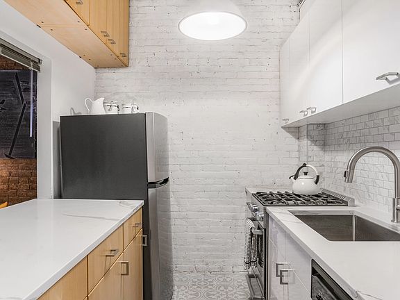 4th image of 455 W 43rd St APT 3C