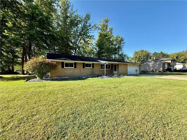 8042 Howell Dr, Mentor, OH 44060