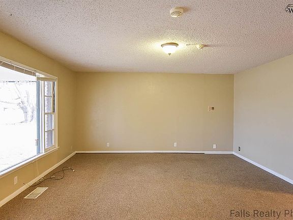 4th image of 1331 Sycamore Dr