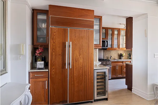 Rented by Douglas Elliman | media 14