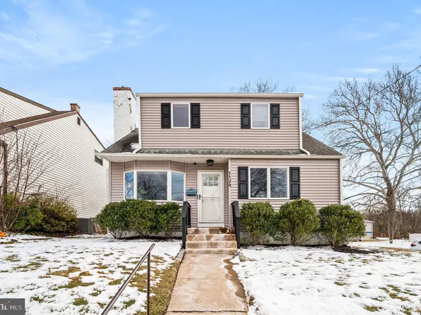 1129 Hall Ave, Abington, PA 19001