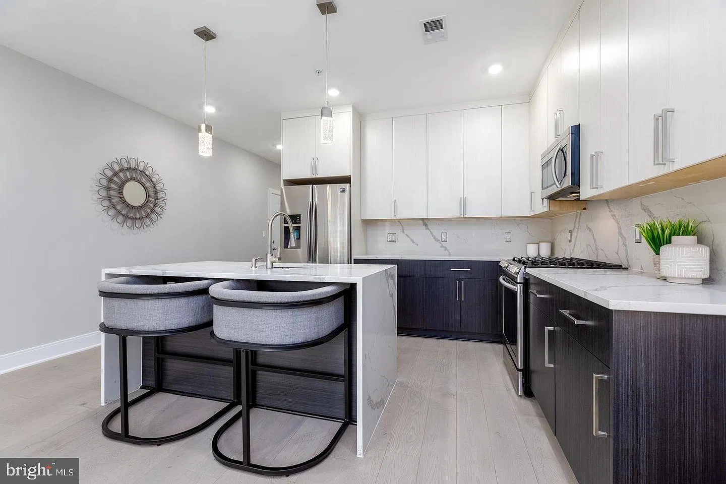 2 bed, 1054 sqft, $3,200 — Photo 4