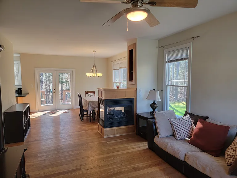 318 Charleston Ln — Photo 5