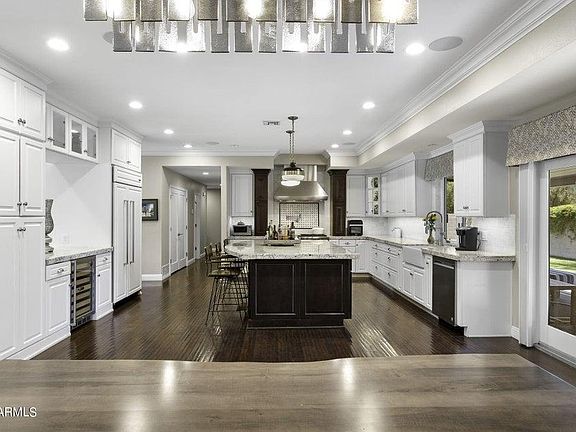4th image of 425 E McLellan Blvd