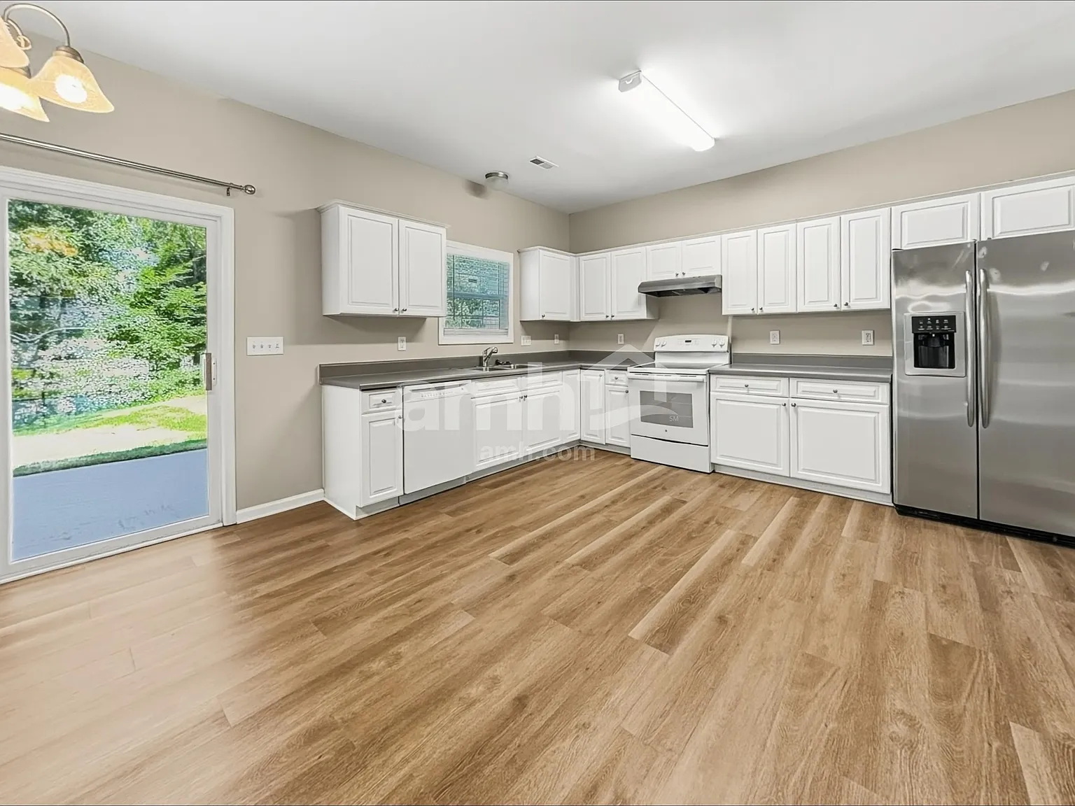 4 bed, 2.5 bath, 2267 sqft, $2,260 — Photo 4