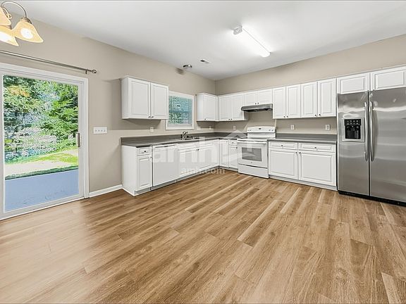 4th image of 218 Spinel Ln
