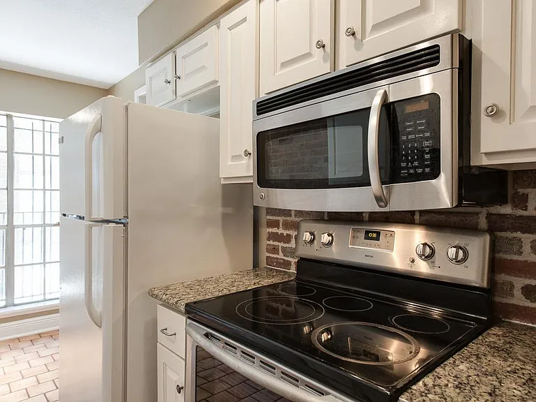 12 Hyde Park Blvd #6 — Photo 9